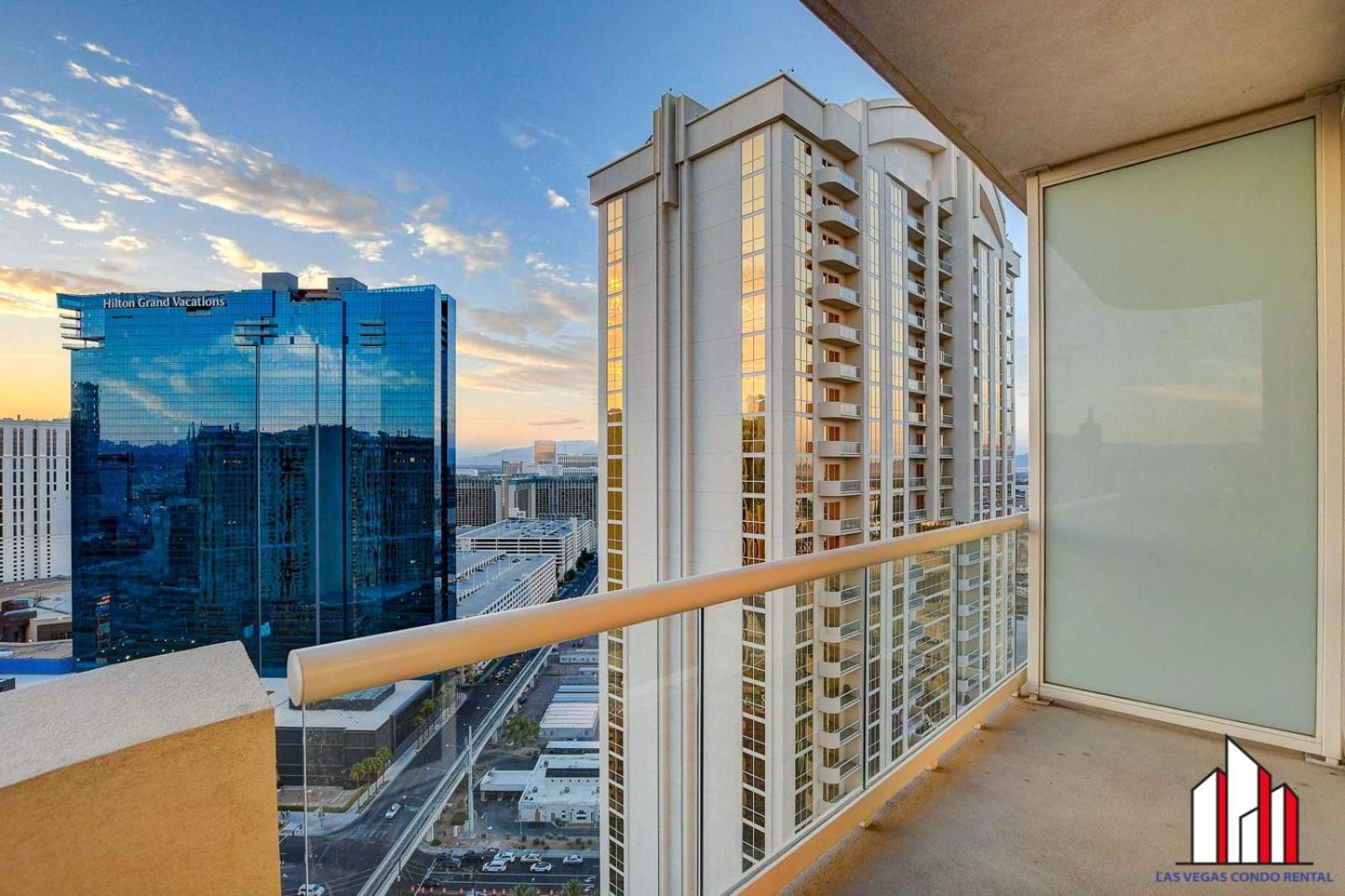 Mgm Signature-30-705 F1 Track & Strip View Balcony Las Vegas Buitenkant foto